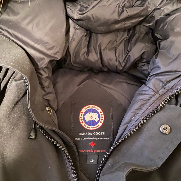 Authentic Men’s Canada Goose Parka - Picture 5 of 5